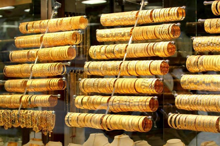 ALTIN ÜZERİNE KOYA KOYA GİDİYOR
