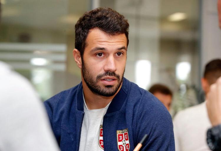 Emre Belözoğlu Zahanın kaptanına imzayı attırdı