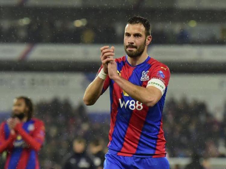 Emre Belözoğlu Zahanın kaptanına imzayı attırdı