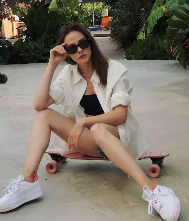 Alina Boz aşka geldi Sevgilisi Umut Evirgen’le samimi pozuna beğeni yağdı: “Alina körkütük aşık...”