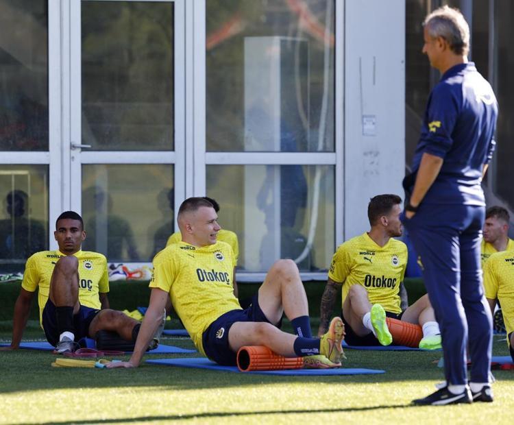 Fenerbahçede golcü krizi Ali Koçun yüzüne söyledi: Gelirim ama zam yapın