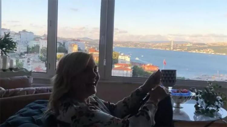 Her gün bu manzaralara uyanıyorlar: İşte ünlülerin lüks evleri
