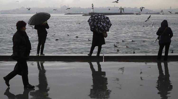Kuvvetli sağanak yağış geliyor Perşembeden pazartesiye kadar sürecek, hava sıcaklığı düşecek