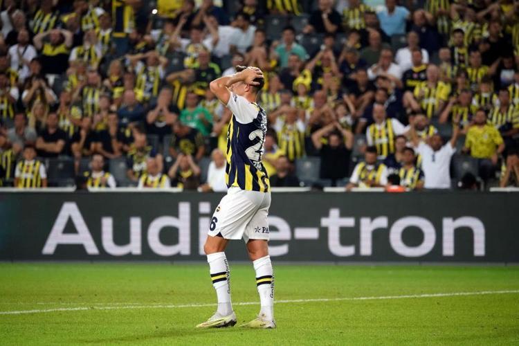 Altay Bayındır artık veda et Ali Koç devreye girdi, yeni kaleciyi açıkladı