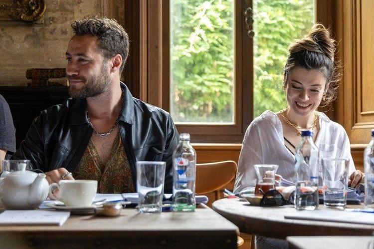 Dilek Taşı dizisi konusu nedir Kanal Dnin yeni dizisi Dilek Taşı oyuncuları kimler