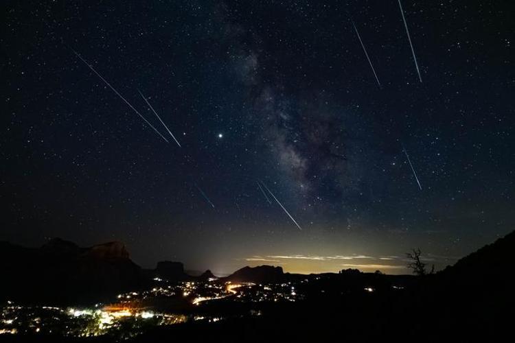 12 Ağustos meteor yağmuru || Meteor yağmuru nerelerden görülecek 2023, Perseid meteor yağmuru İstanbul nereden izlenir Meteor yağmuru ne zaman 2023, saat kaçta