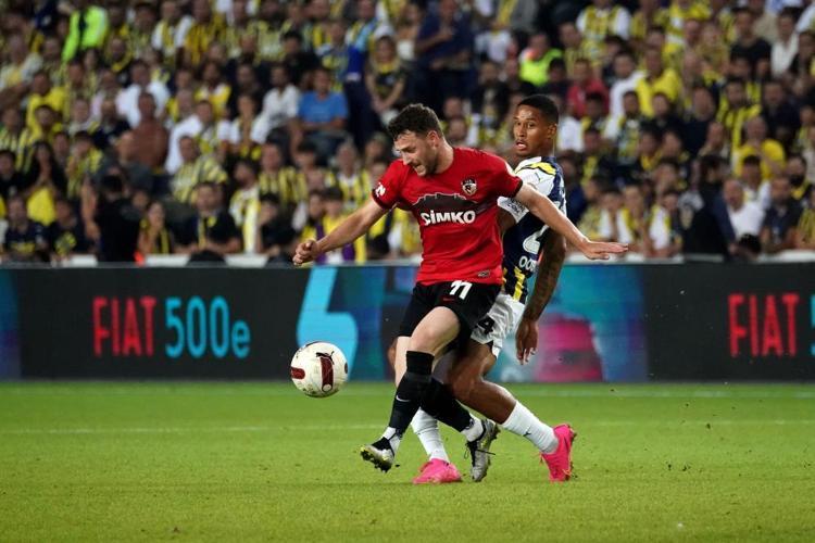 Fenerbahçe - Gaziantep FK maçında penaltı ve VAR itirafı: Duygularını kontrol edemiyor