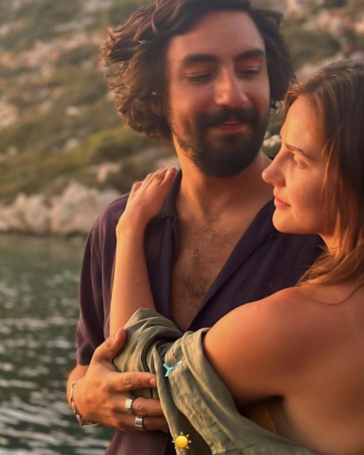 Alina Boz aşka geldi Sevgilisi Umut Evirgen’le samimi pozuna beğeni yağdı: “Alina körkütük aşık...”