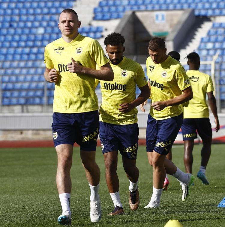 Fenerbahçenin hayalleri suya düştü 2 oyuncu kadrodan çıkarıldı, Suudi Arabistana gidiyor