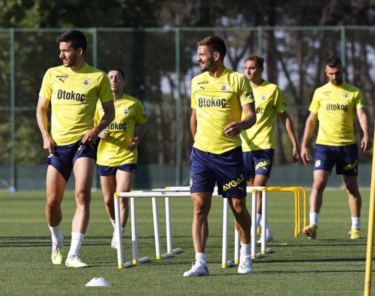 Fenerbahçenin hayalleri suya düştü 2 oyuncu kadrodan çıkarıldı, Suudi Arabistana gidiyor