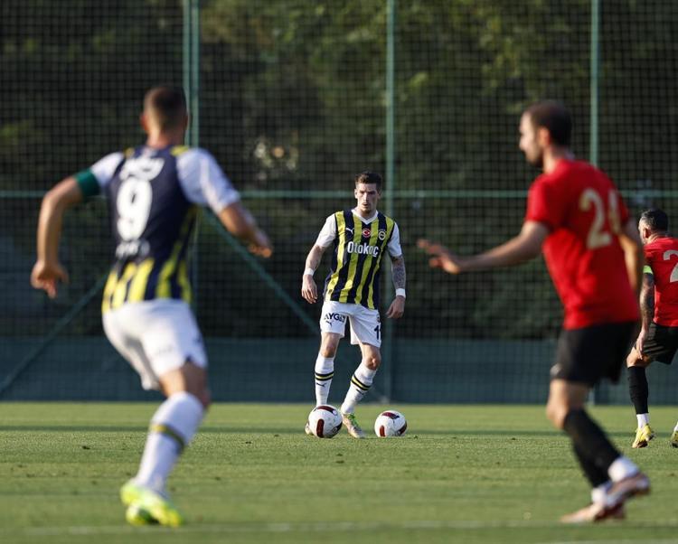 Fenerbahçenin hayalleri suya düştü 2 oyuncu kadrodan çıkarıldı, Suudi Arabistana gidiyor