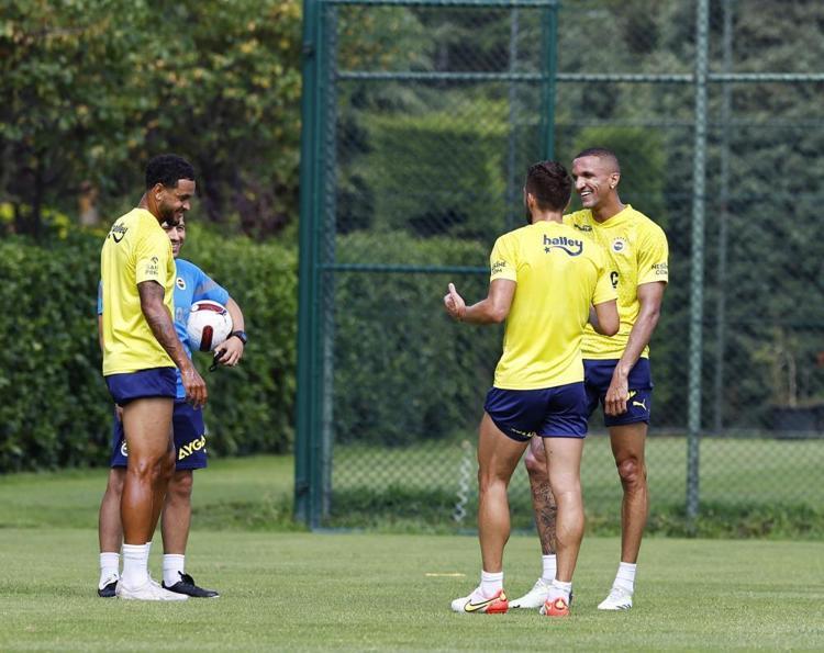 Fenerbahçenin hayalleri suya düştü 2 oyuncu kadrodan çıkarıldı, Suudi Arabistana gidiyor