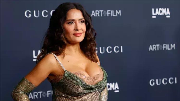 Sosyal medya bizleri kandırıyor: Salma Hayekin gerçek vücudu ortaya çıktı: