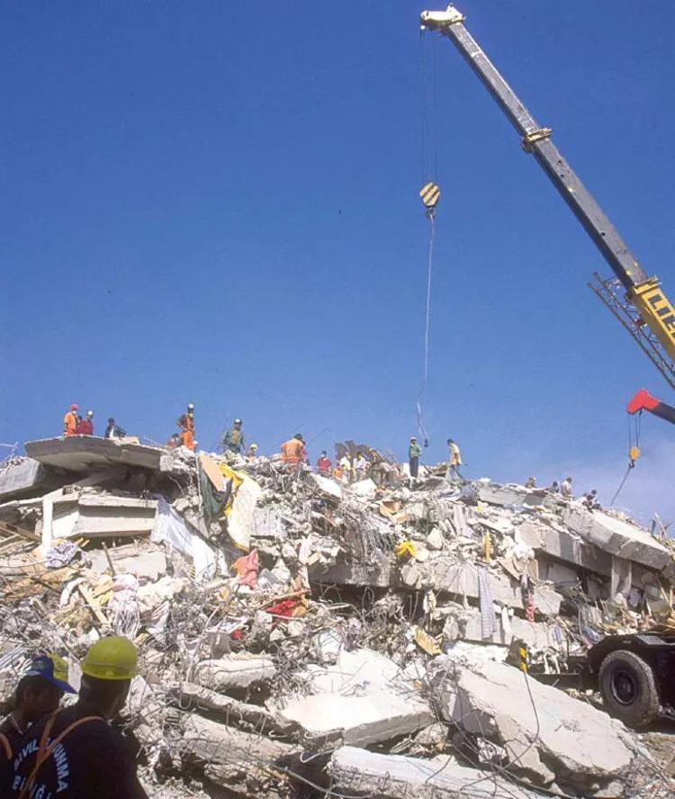 17 Ağustos depremi saat kaçta oldu, 17 ağustos 1999 depremi kaç saniye sürdü 17 Ağustos depremi nerede oldu, ne zaman, hangi gün, saat kaçta