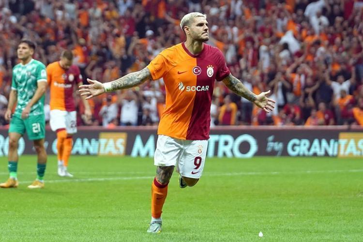 İLK MAÇINDA HERKESİ BÜYÜLEDİ