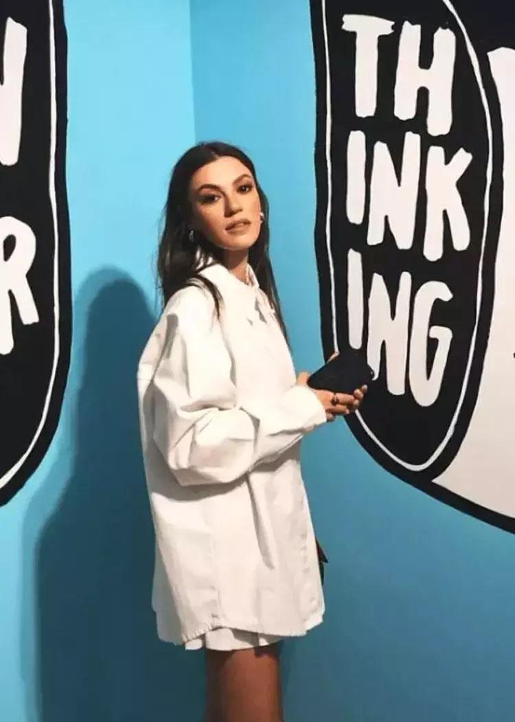 Yüsra Geyik bikinili poz verdi, yorum yağmuruna tutuldu Zayıflığı dikkat çekti: Kemiklerin sayılıyor
