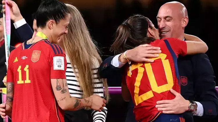 İspanya FIFA 2023 Kadınlar Dünya Kupasında şampiyon oldu, seremonideki skandal şok etkisi yarattı Başkan hakkında seks partisi iddiaları