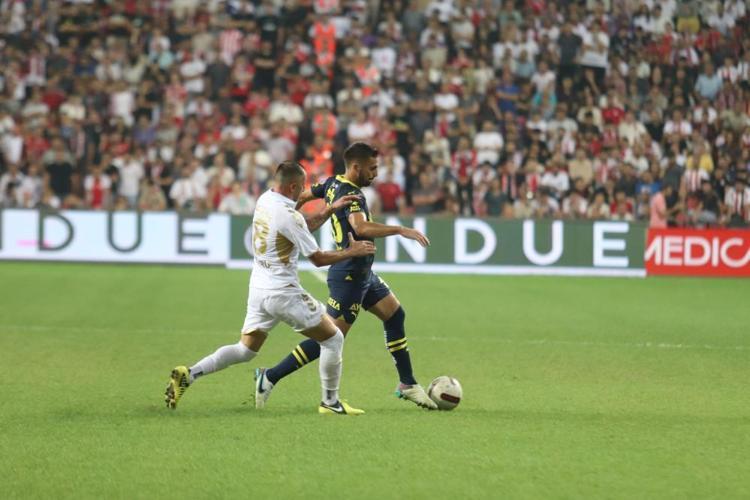 Tadic karşı çıkıyor, izin vermiyor İsmail Kartal Szymanski ve Kenti çok tutmuyor
