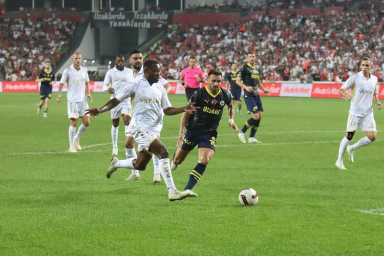 Aykut Kocamandan sonra bir ilk İsmail Kartal itiraf etti, Mert Hakan artık oynayamaz