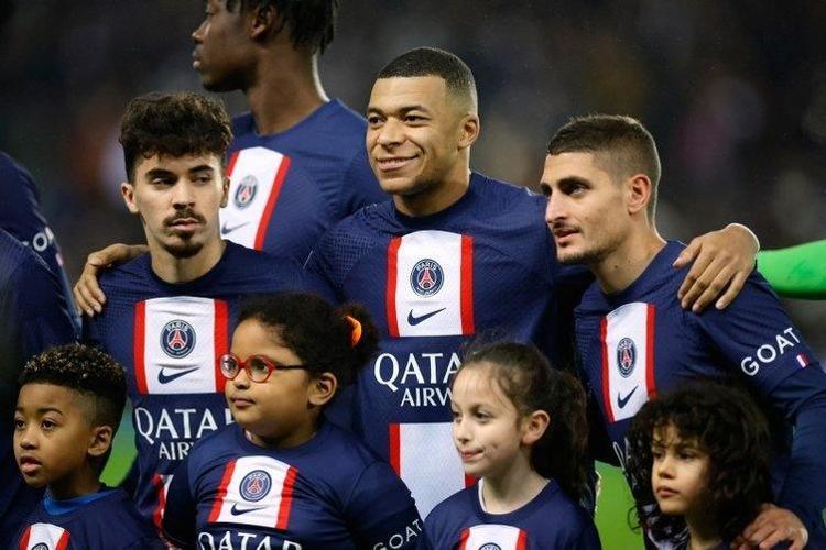 Bayerni elinin tersiyle itti Galatasaray Onu Arapların elinden kapıyor Bomba Molde stadında patladı