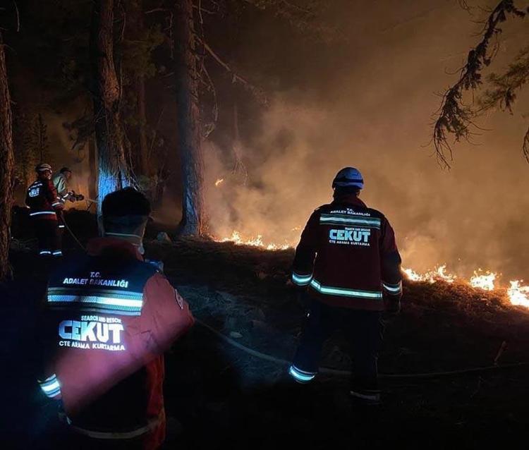 Çanakkalede orman yangıyla mücadele sürüyor Bakan Yumaklı son durumu açıkladı