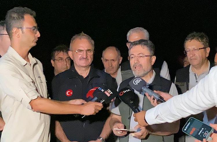 Çanakkalede orman yangıyla mücadele sürüyor Bakan Yumaklı son durumu açıkladı