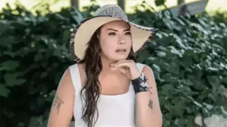 Işın Karaca ve sevgilisi teknede aşka geldi