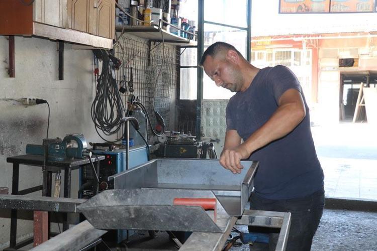 İnternette izlediği videolar kazanç kapısı açtı Hurdaları maddi kazanca dönüştürdü