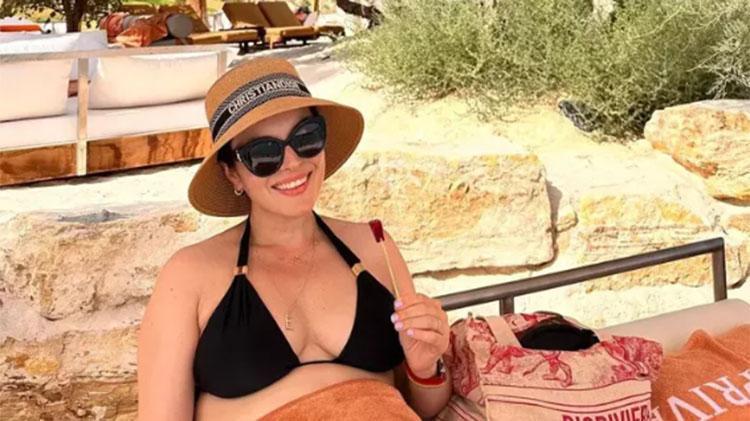 Anne olmak için gün sayıyor: Ezgi Moladan karnı burnunda pozlar