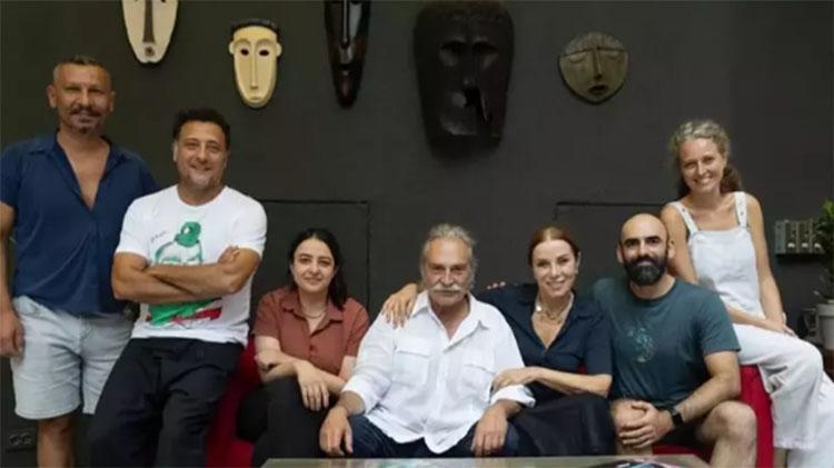DÜNYANIN HER YERİNDE OYNANDI