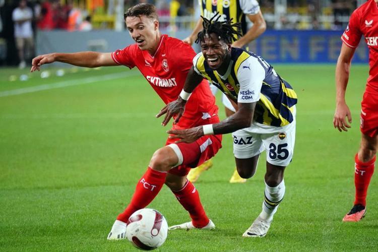 Burak Yılmazın kankası Fenerbahçeye geliyor Fredin yanında oynayacak 6 numara bulundu