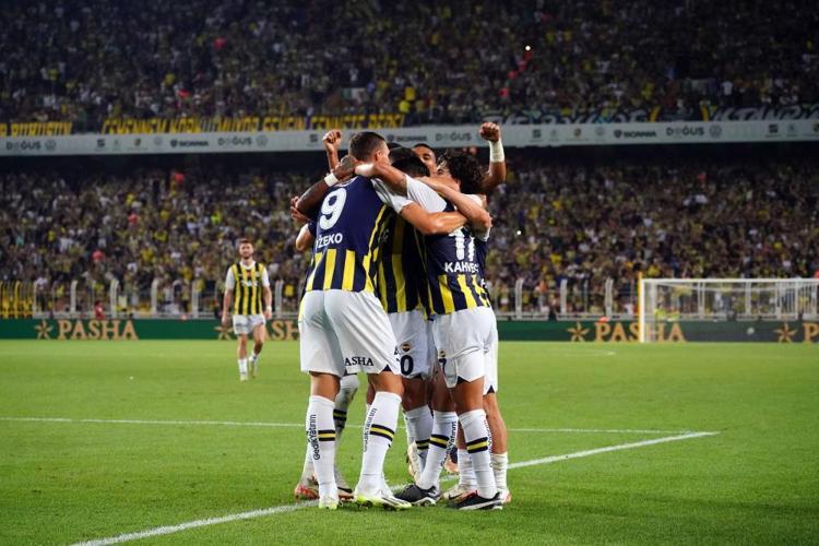 Burak Yılmazın kankası Fenerbahçeye geliyor Fredin yanında oynayacak 6 numara bulundu