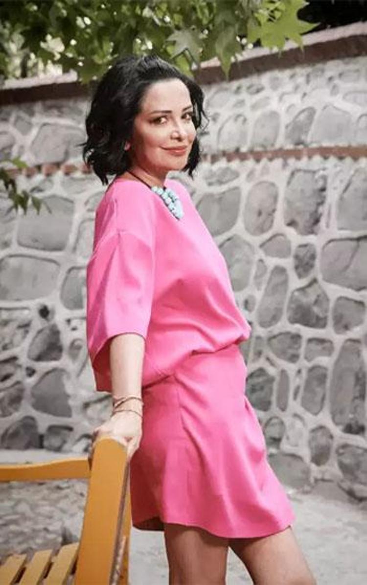 Evrim Akın hastane çıkışı görüntülendi Gözlerimden operasyon geçirdim