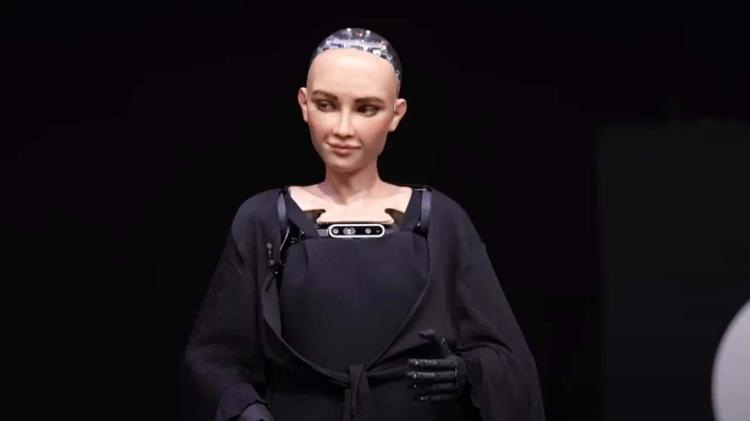 ROBOT SOPHIA KİMDİR