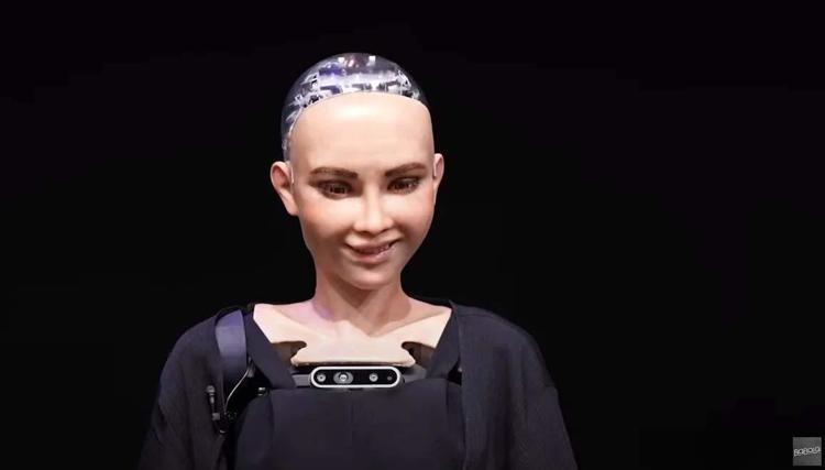 ROBOT SOPHİA DEVLET BAHÇELİ İLE GÖRÜŞMEYE HAZIR