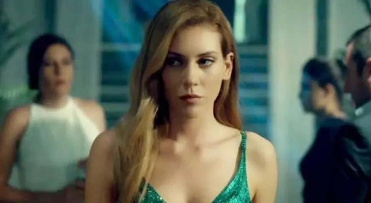 Sinem Kobaldan ilk aile pozu Mutlu aile tablosu