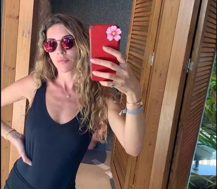 Sinem Kobaldan ilk aile pozu Mutlu aile tablosu