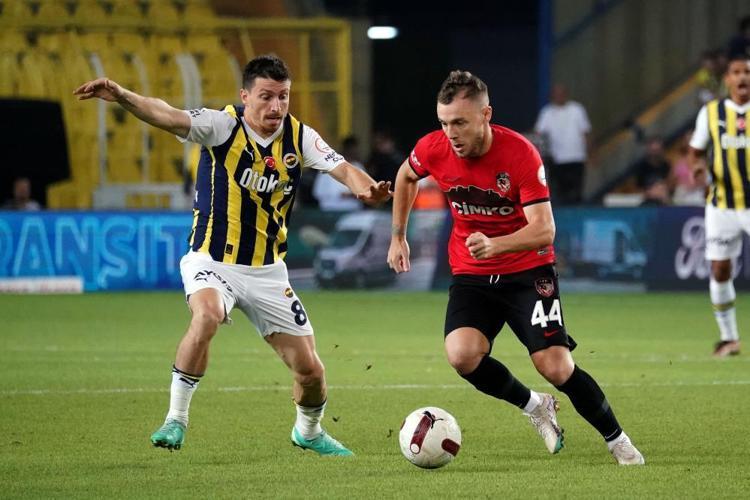 Ali Koç sadece onu getiremedi Dzeko ne yaptıysa olmadı, İsmail Kartal ille de istiyor