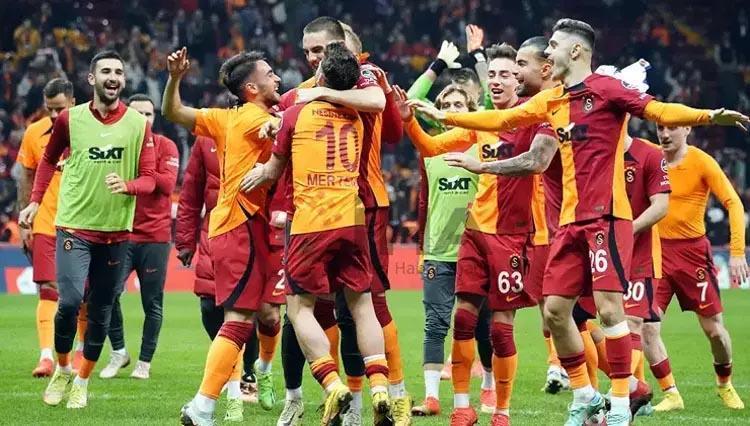KEREM DEMİRBAY VE TETE İLK KEZ 11DE