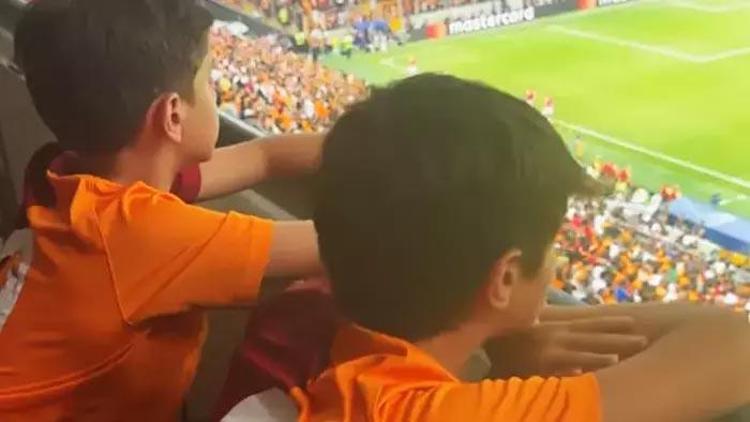 ÇOCUKLARI DA İZLEDİ