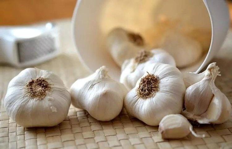 Asıl şifa kabuğunda saklı: Sarımsak kabuğunun faydaları listeye sığmıyor