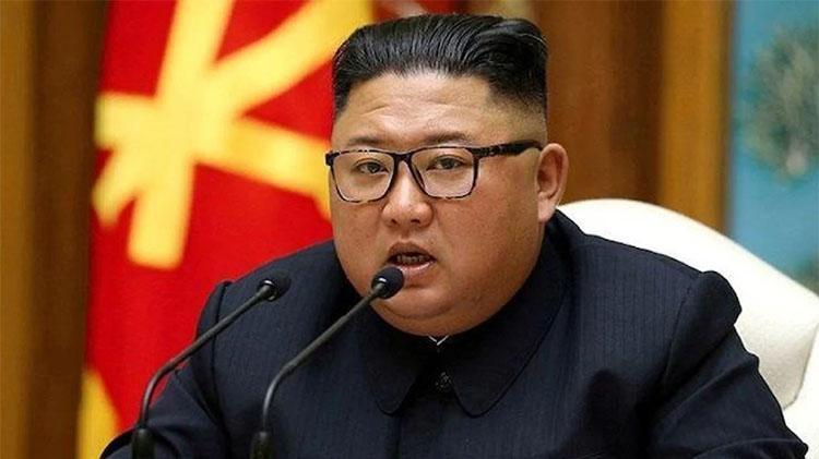Batı tarzı giyinmeyi yasaklamıştı: Kuzey Kore lideri Kim Jong-un ayakkabılarıyla şaşırttı