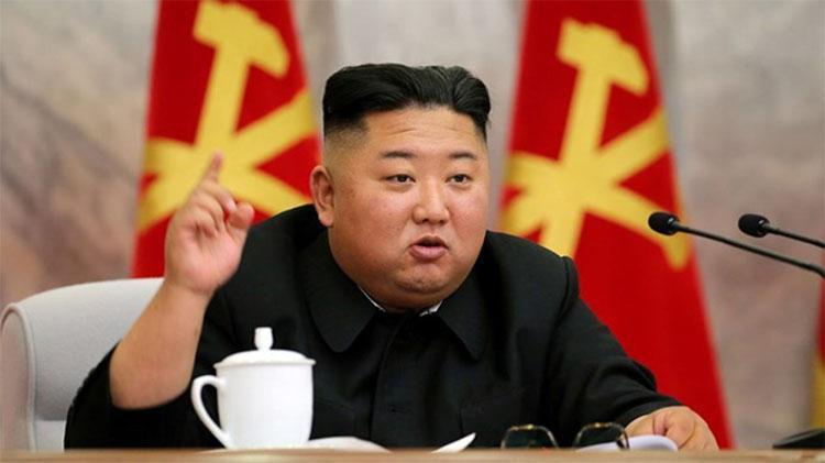 Batı tarzı giyinmeyi yasaklamıştı: Kuzey Kore lideri Kim Jong-un ayakkabılarıyla şaşırttı