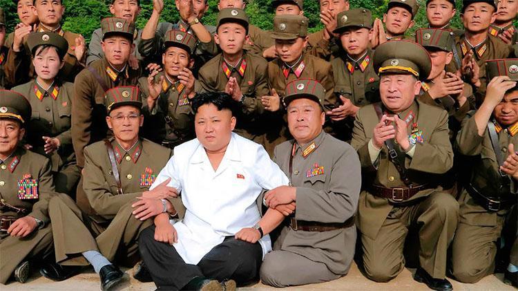 Batı tarzı giyinmeyi yasaklamıştı: Kuzey Kore lideri Kim Jong-un ayakkabılarıyla şaşırttı