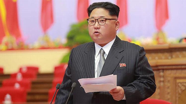 Batı tarzı giyinmeyi yasaklamıştı: Kuzey Kore lideri Kim Jong-un ayakkabılarıyla şaşırttı
