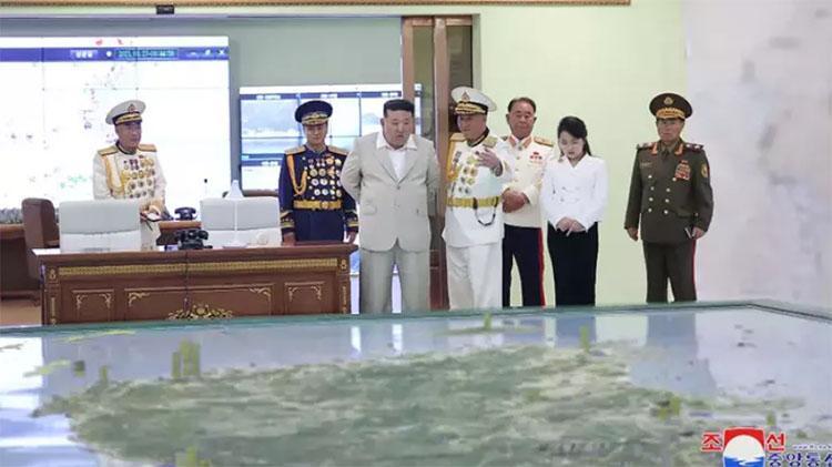 Batı tarzı giyinmeyi yasaklamıştı: Kuzey Kore lideri Kim Jong-un ayakkabılarıyla şaşırttı