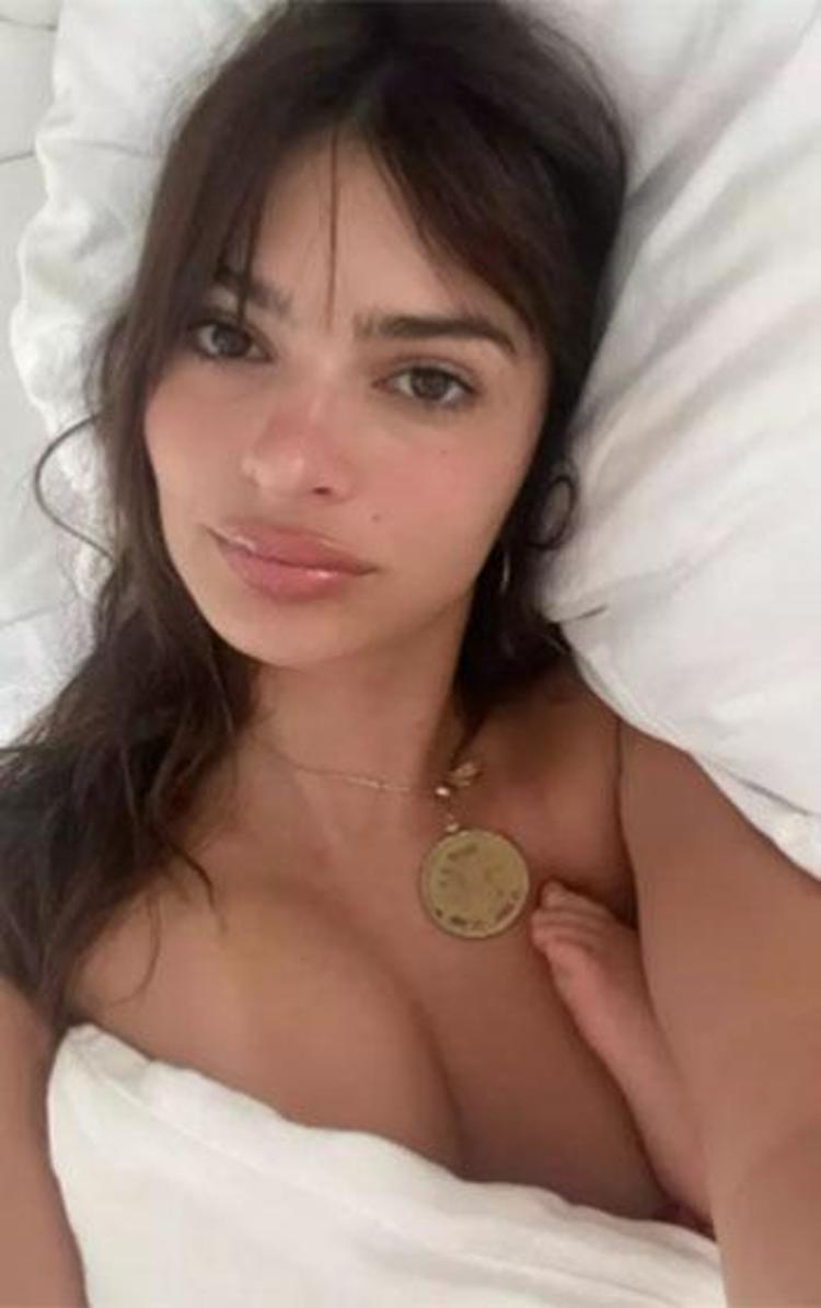 Emrata yatakta pozunu paylaştı: Irina Shayk kayıtsız kalamadı