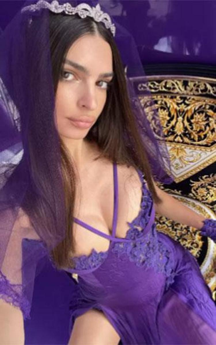 Emrata yatakta pozunu paylaştı: Irina Shayk kayıtsız kalamadı