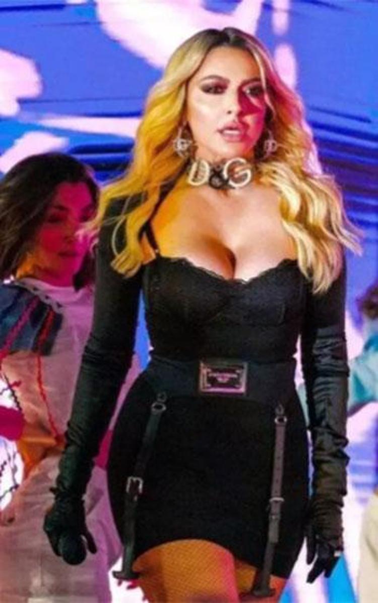 Hadise yakın arkadaşı Seda Bakanın kızının doğum gününü bu sözlerle kutladı