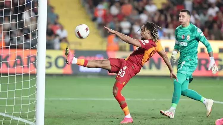 SACHA BOEY (GALATASARAY)
